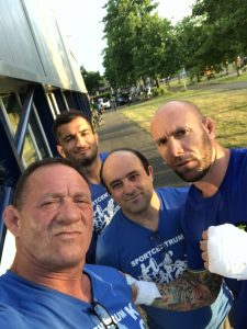 vlnr: Bert Kops, Gegard Mousasi, Kamran Bakhtiari en Joey Berkenbosch